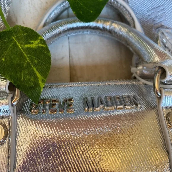 Steve Madden Metallic Silver Gray Shoulder Hobo Handbag Purse Bag Handle Bag Y2K - Picture 2 of 9